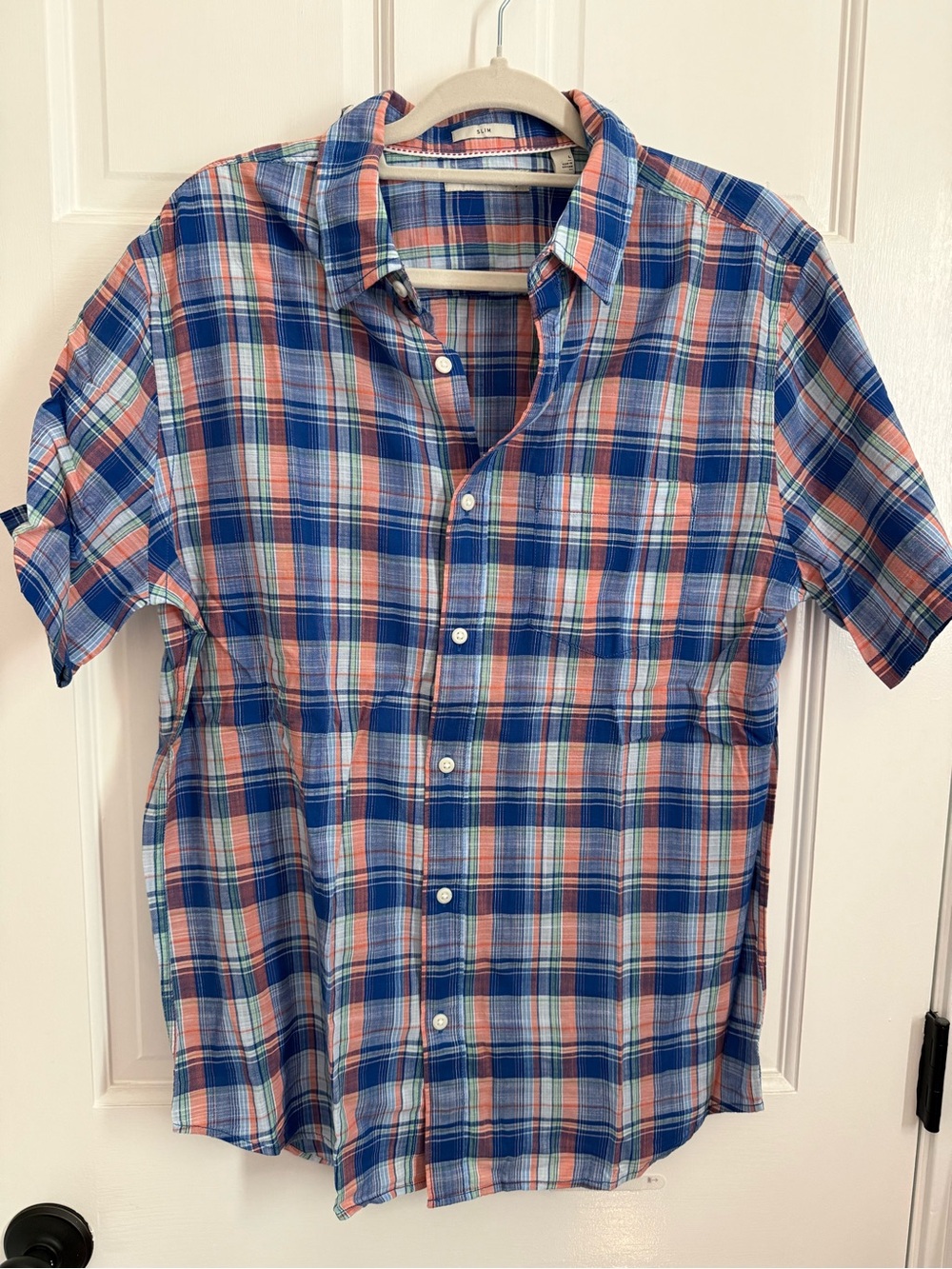 Casual Short-Sleeve Plaid Button-Down Shirt in Blue and Coral
